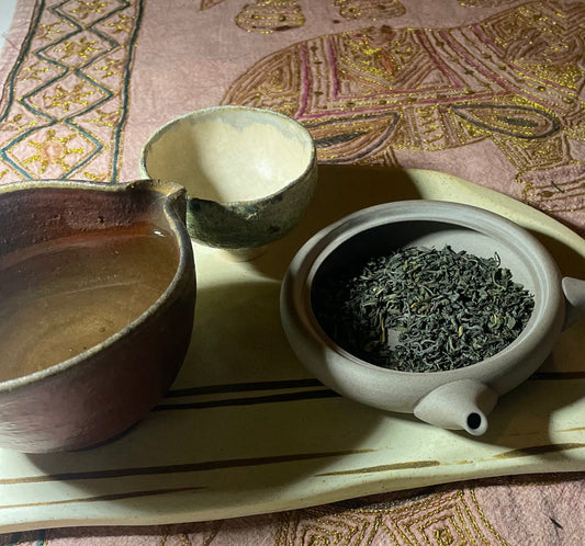 Žaliosios japoniškos arbatos gyokuro lapeliai arbatinuke
