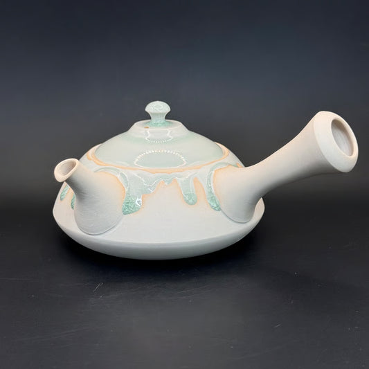 Meistro Tokuta Fujita arbatinukas su Celadon glazūra