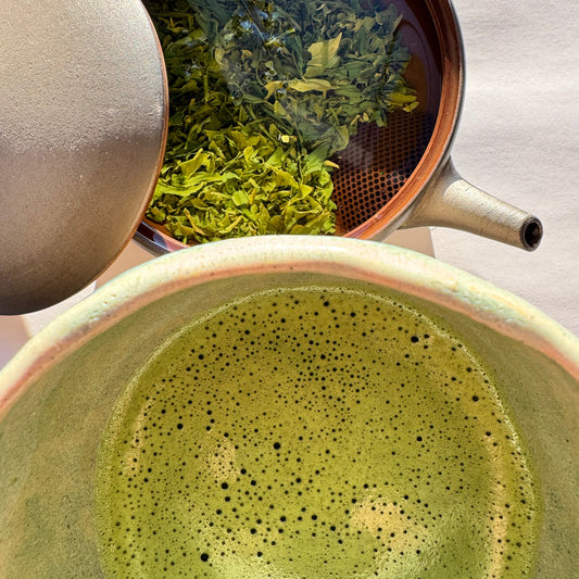 Ką pasirinkti - matcha ar žalioji lapelių arbata?