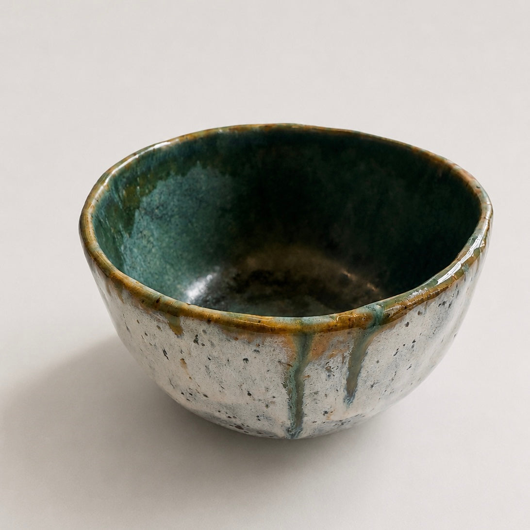 Margas matcha puodelis -chawan su žaliu vidum