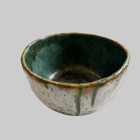 Margas matcha puodelis - chawan - su žaliu vidum