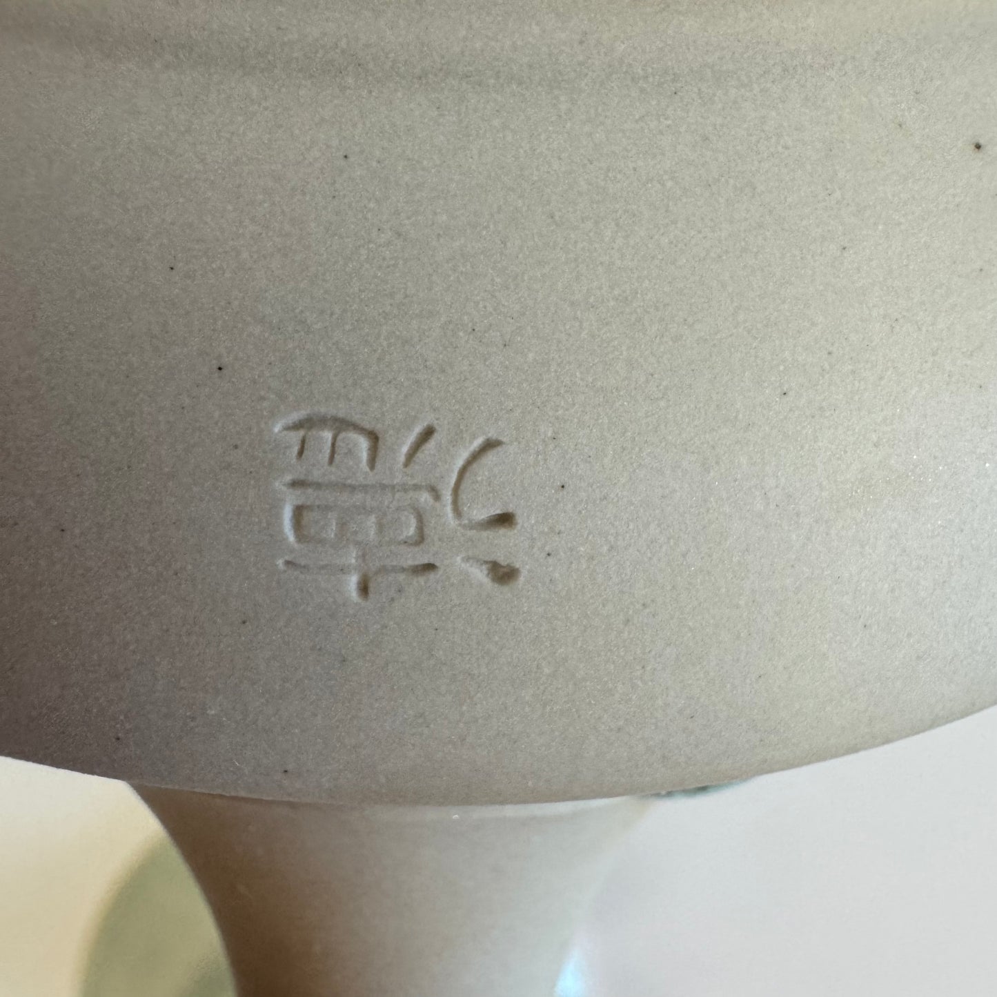 Meistro Tokuta Fujita arbatinukas su Celadon glazūra