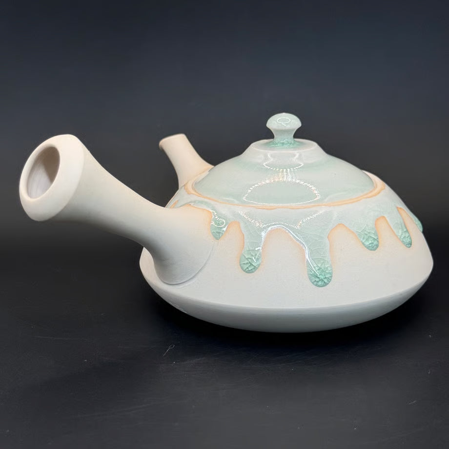 Meistro Tokuta Fujita arbatinukas su Celadon glazūra